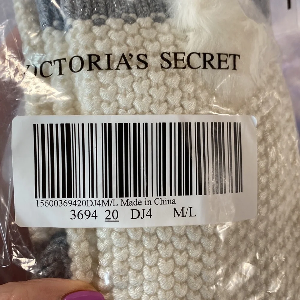 VS • Cashmere Blend Pom Pom Slipper Socks size M/L